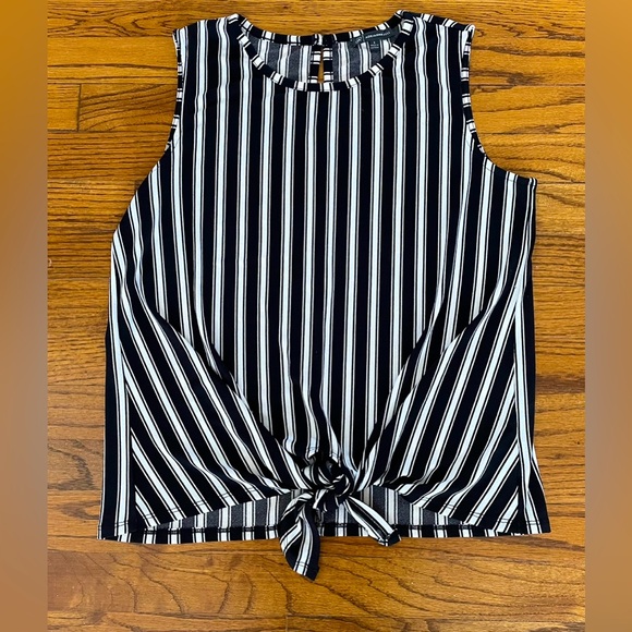 Adrianna Papell Black White Vertical Striped Tie Front Tank Blouse Top Sz. Small - Picture 1 of 6